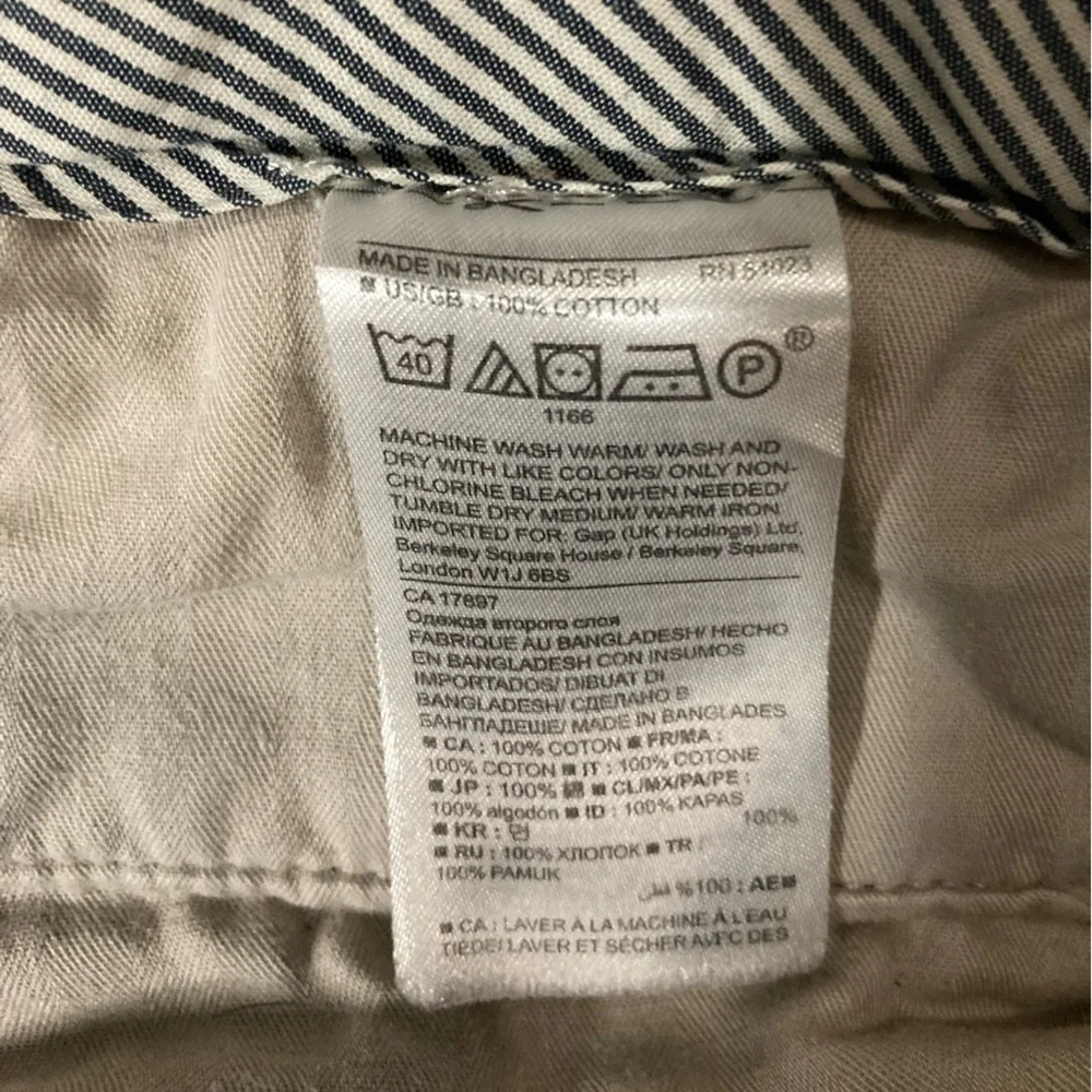 Banana Republic Men’s Size‎ 35/30 Charcoal Gray Aiden Chino Pants